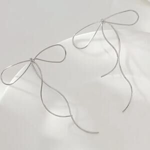 Silver Wire Bow Earrings